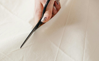 Tkaniny surowe — jak wykorzystuje je przemysł odzieżowy i meblarski?