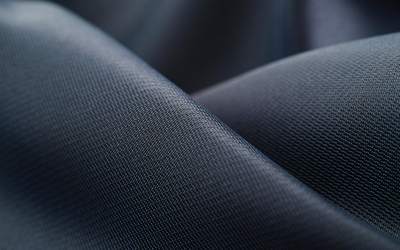 Tkaniny na odzież sportową — cechy, na które trzeba zwrócić uwagę