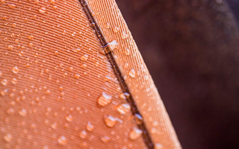 Zamówienia specjalne w hurtowni tkanin – kiedy warto i jak się przygotować?