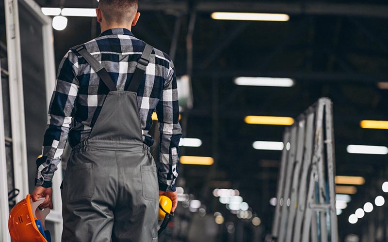 Bezpieczeństwo zaczyna się od materiału – rola tkanin w odzieży roboczej