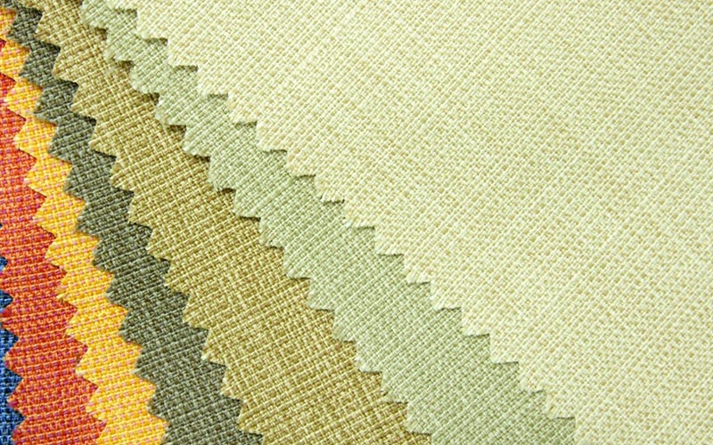 Zamówienia specjalne w hurtowni tkanin – kiedy warto i jak się przygotować