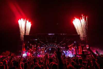 Tkaniny trudnopalne do zastosowań scenicznych i dekoracyjnych